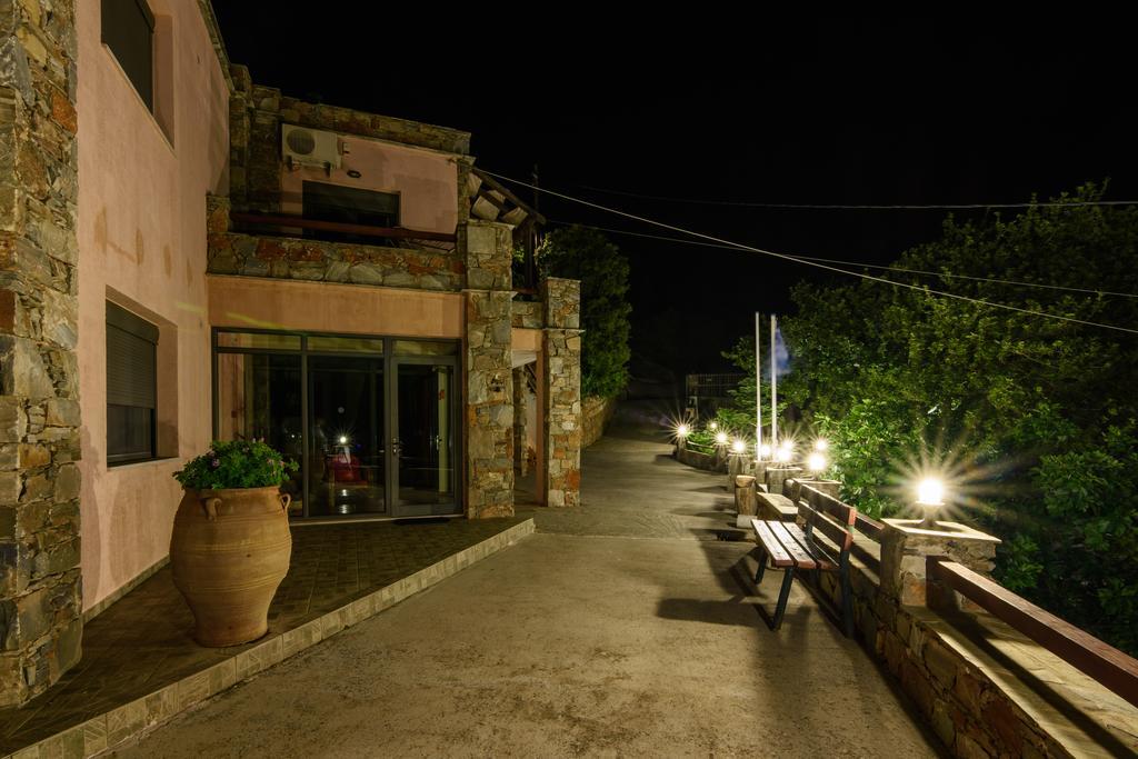 Makronas Apartments Каристос Екстериор снимка