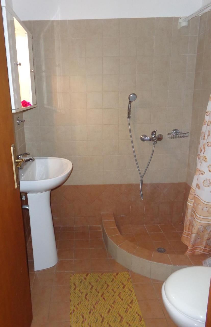 Makronas Apartments Каристос Екстериор снимка
